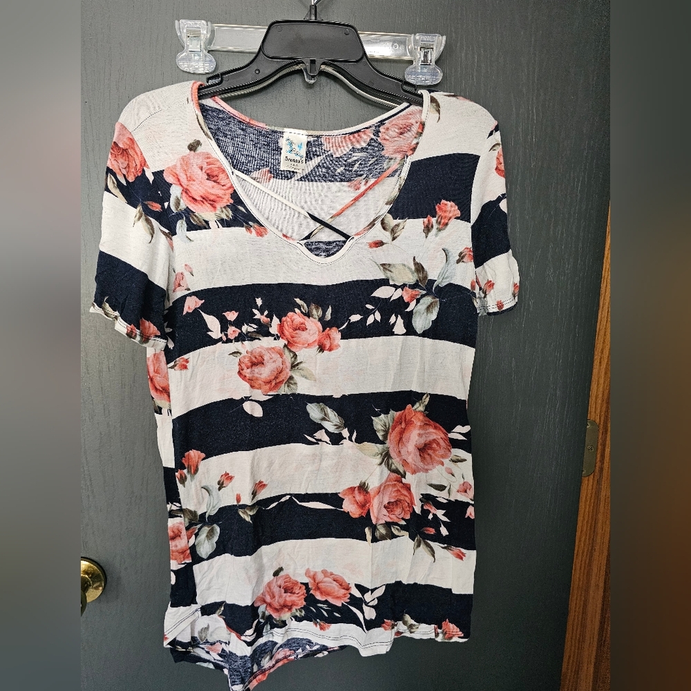 Brenda's USA tunic top. Black and white floral stripe size Large
